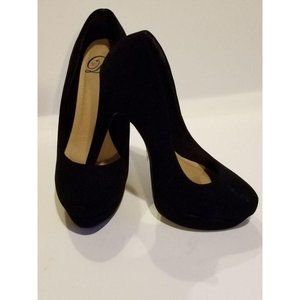 6 F black high heels  closed toe  round toe